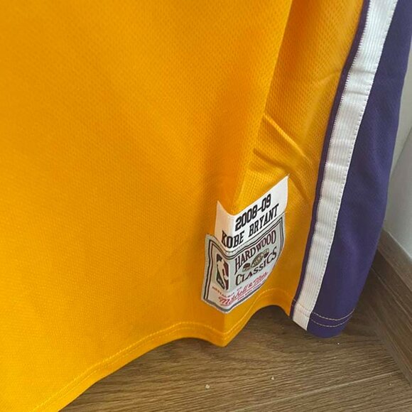 La Lakers Kobe Bryant Championship Jersey Yellow #24 - Picture 2 of 5